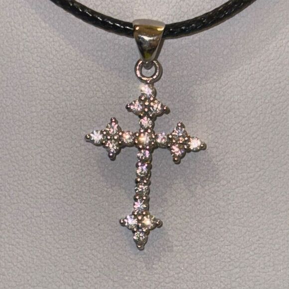 Stunning Moissanite Cross Necklace Sterling Silver Pendant - Picture 4 of 6
